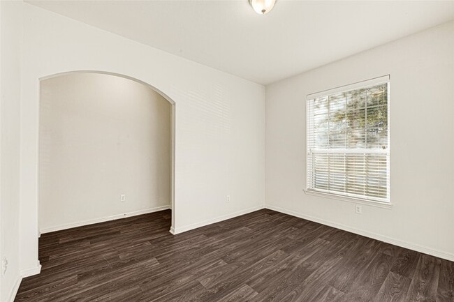 Building Photo - 10506 Pine Landing Dr