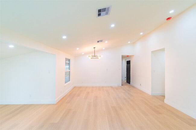 Building Photo - 15411 Sierra Valle Dr