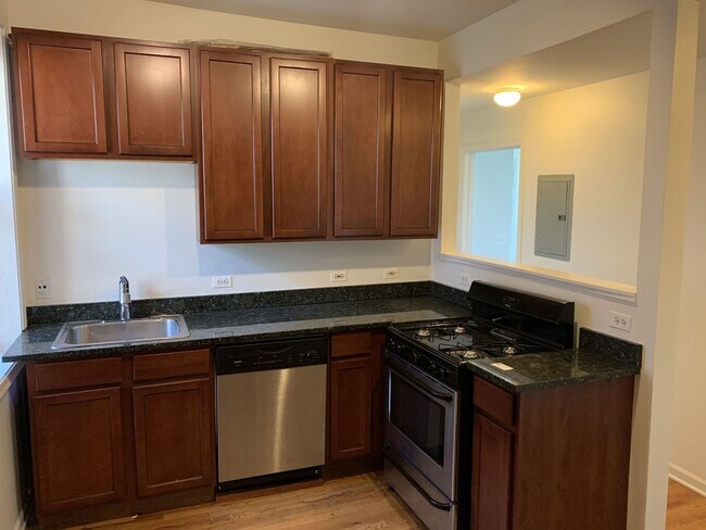 Building Photo - 1943 W Chase Ave