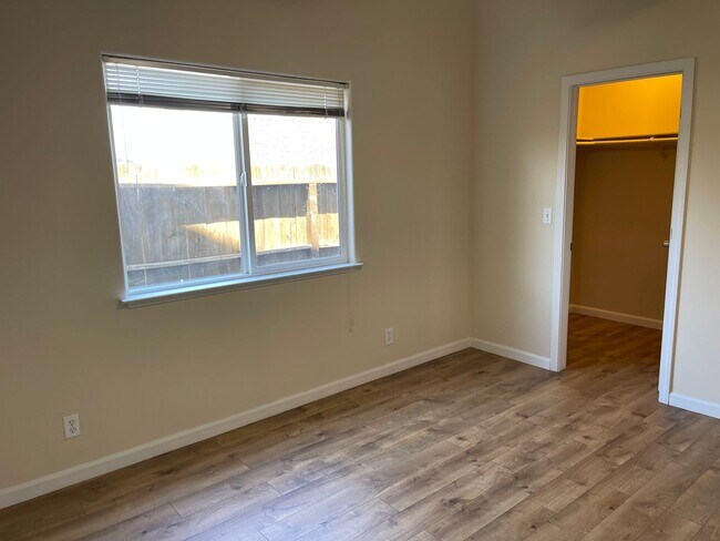 Building Photo - 143 Goldenwest Ct