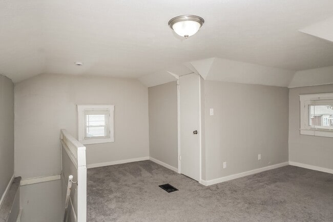 Building Photo - 656 S 42nd St