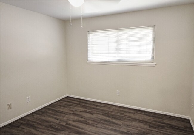 Building Photo - 12118 Double Tree Dr