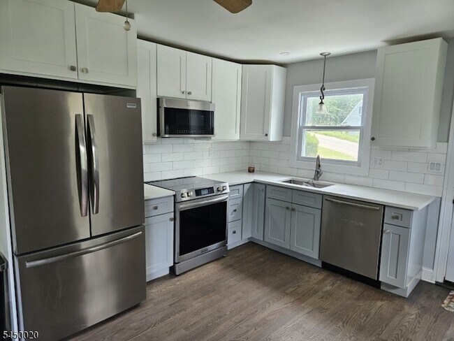 Building Photo - 25 Ivy Pl