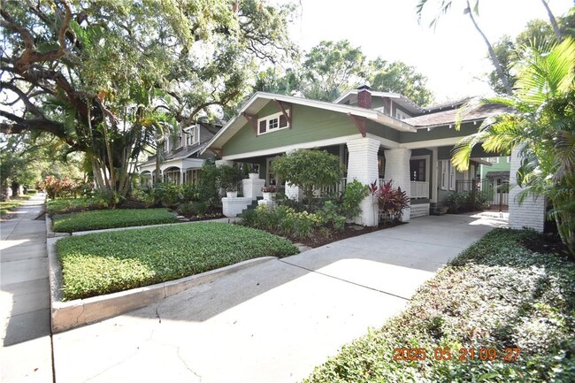 Building Photo - 810 S Packwood Ave