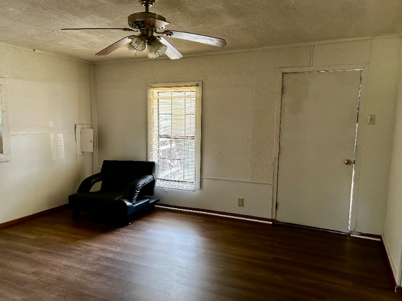 Building Photo - 313 Mahlon St