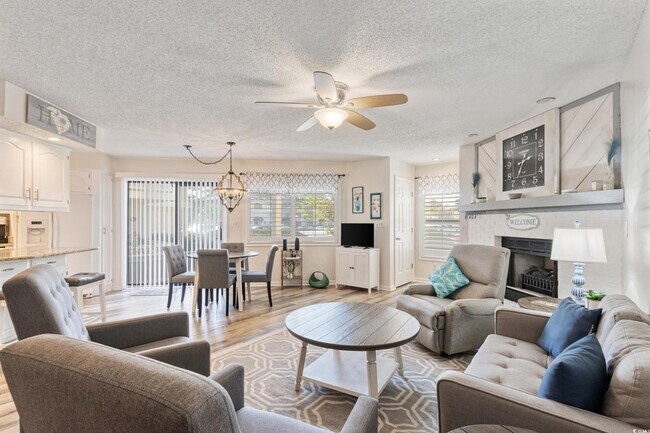 Building Photo - 4242 Pinehurst Cir