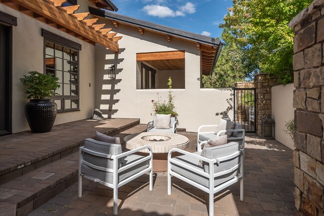 Building Photo - Stunning Furnished Estate in Pronghorn