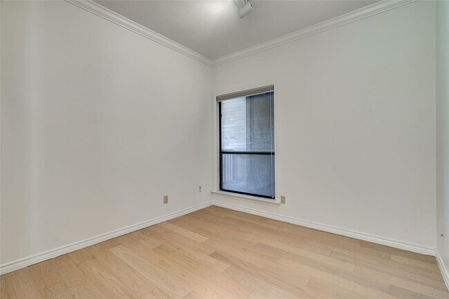 Building Photo - 1406 Windsor Rd