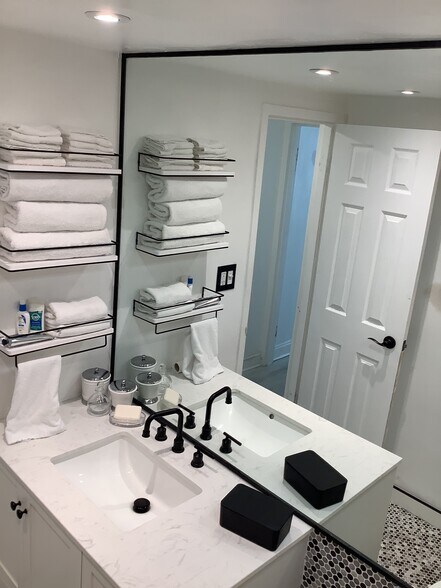 Building Photo - 4747 Collins Ave