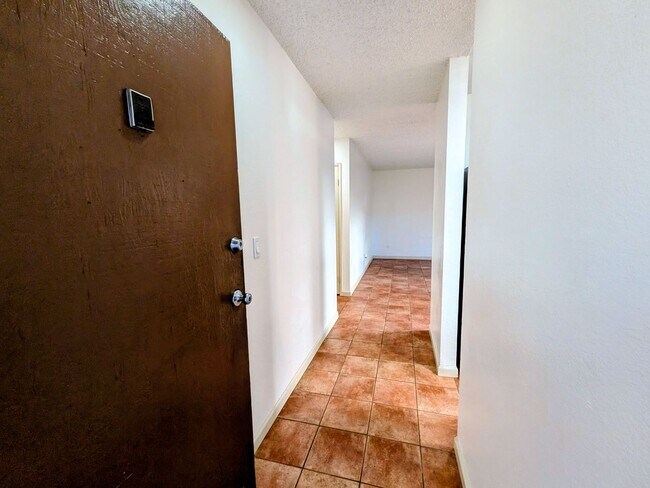 Building Photo - Bright and Charming 3 Bedroom 2 Bath Condo with Patio and A/C!