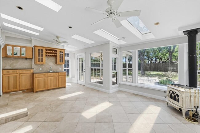 Building Photo - 5702 Teasley Ln