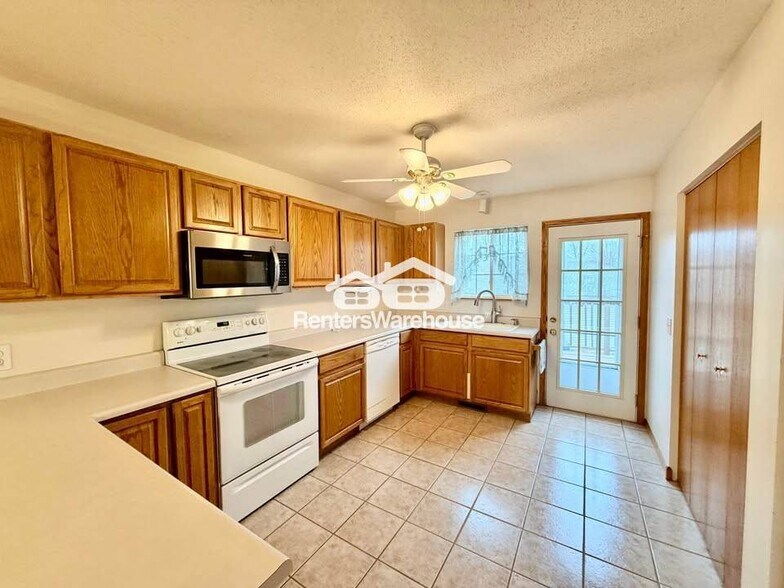 Building Photo - 495 S 51st St