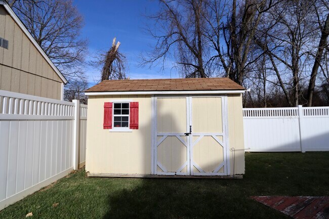 Building Photo - 2969 Columbia Dr