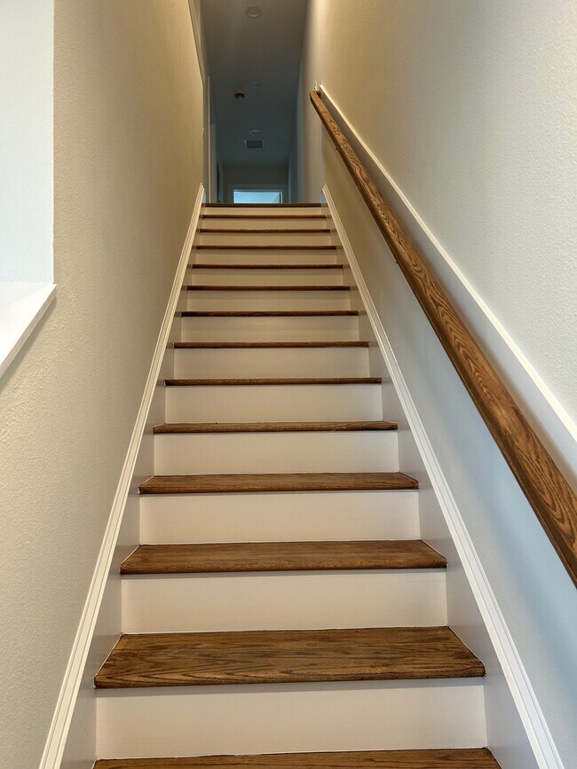 Building Photo - 206 W Fox St