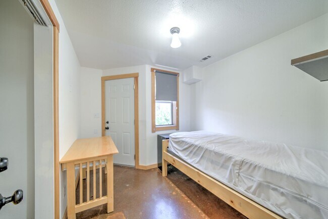 Building Photo - 2225 Blake St