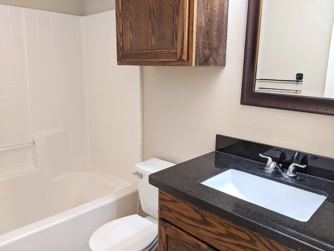 Building Photo - IMMEDIATE MOVE IN!!!  AMAZING 4 BED/3.5 BA...