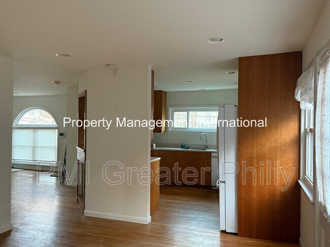 Building Photo - 864 Beechwood Rd