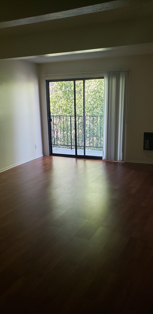 Living Room - 2810 Reservoir St