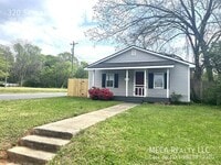 Building Photo - 320 Skyland Ave