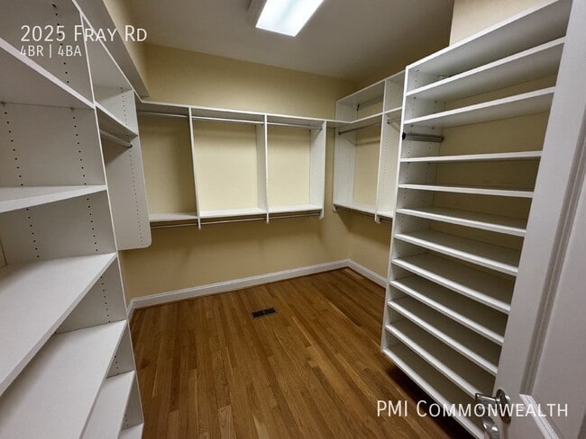 Building Photo - 4 Bed / 3.5 Bath Single Family (Available ...