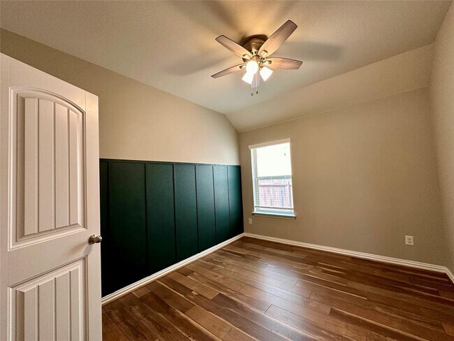 Building Photo - 202 Saffron Springs