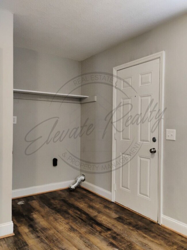 Building Photo - Two Bedroom Townhouse in North Nashville!