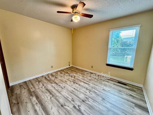 Building Photo - 1398 S Brentwood Dr