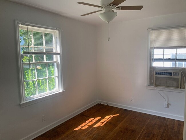 Building Photo - 2BR/1BA House on the Lafayette River! Clos...