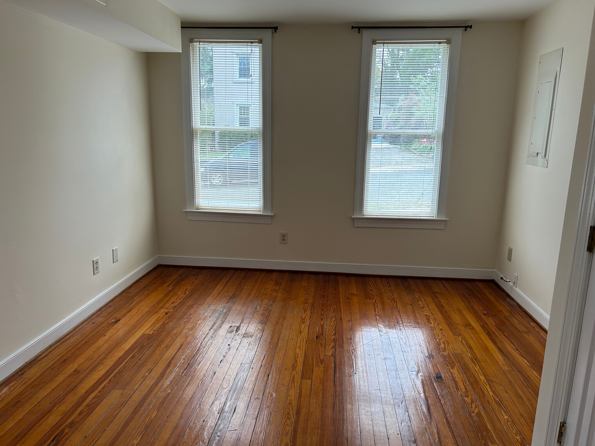 Front bedroom - 505 Hawke St