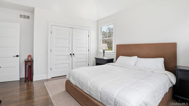 Building Photo - 420 Maple Ave S