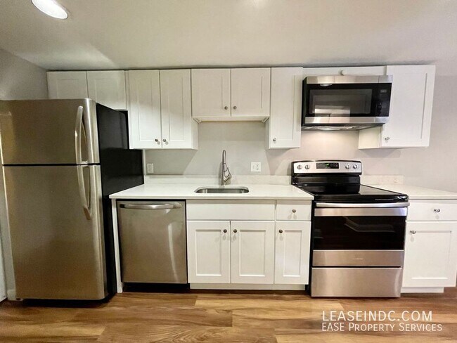 Building Photo - 2404 10th St NE