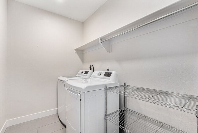 Building Photo - Spacious 3 bedroom home in the heart of Ed...