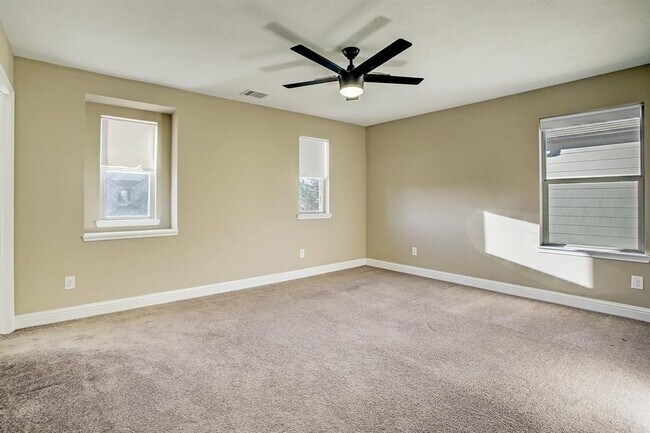 Building Photo - 11022 Avery Oaks Ln