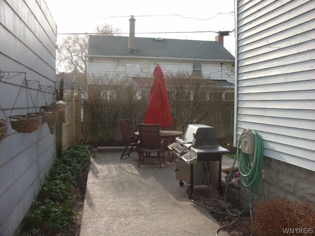 Building Photo - 40 Oakland Pl