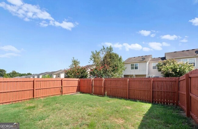 Building Photo - 3040 Village Run Dr