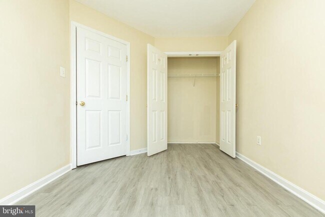 Building Photo - 8213 Brooktree St