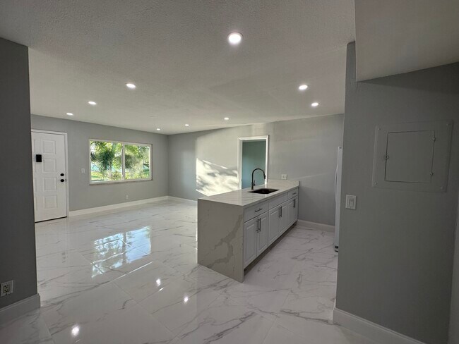 Building Photo - 4275 27th Ct SW