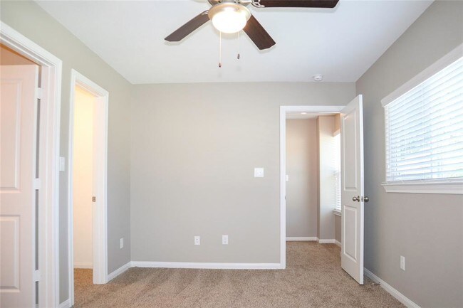 Building Photo - 118 Artesian Way
