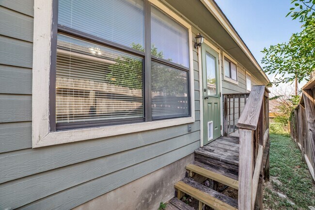 Building Photo - 11443 Creek Eagle