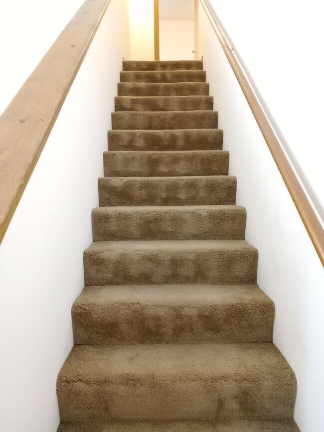 Building Photo - 3546-3548 Prescott Dr.