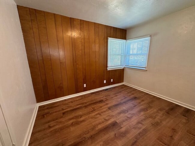 Building Photo - 1540 Hillside Dr