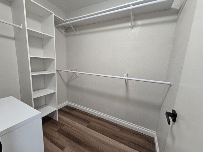 Building Photo - 2835 La Vida Dr