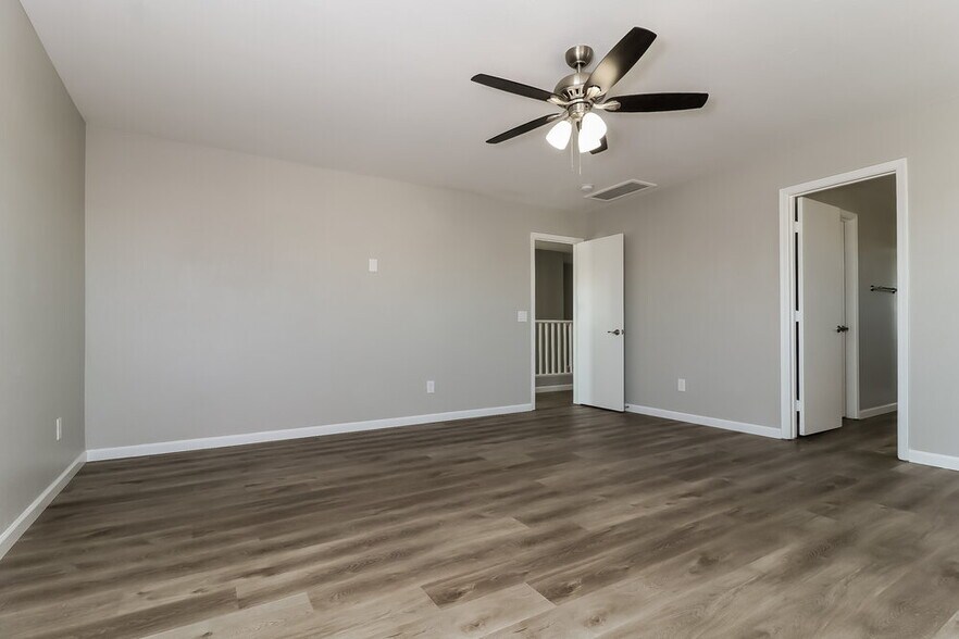 Building Photo - 953 E Dee St