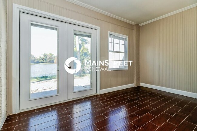 Building Photo - 3 Bedroom Pet-Friendly Home in TAMPA, FL with Main Street Renewal