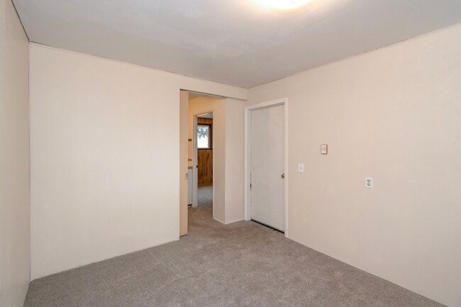 Building Photo - Large Home on Large Lot in Sequim