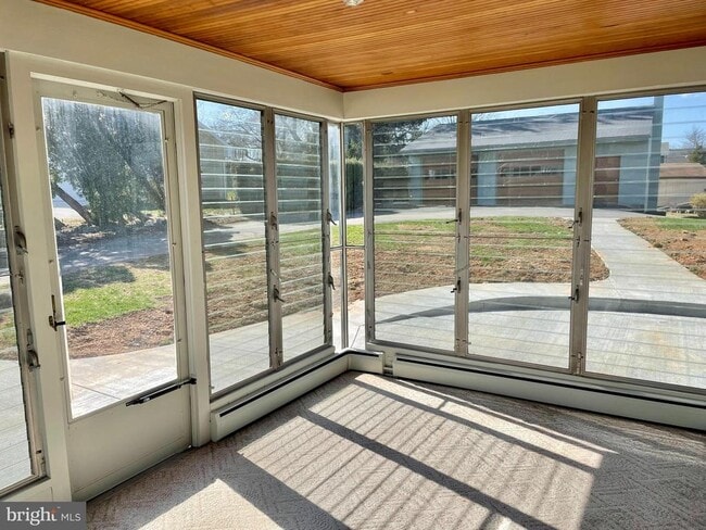 Building Photo - 241 Fort Loudon Rd