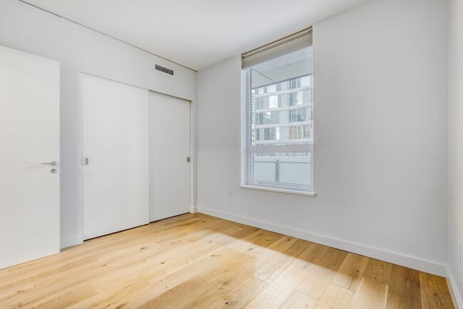 Building Photo - Newly Remodeled 1Bed/1 Bath Downtown Condo with Rooftop Deck & Luxury Amenities!