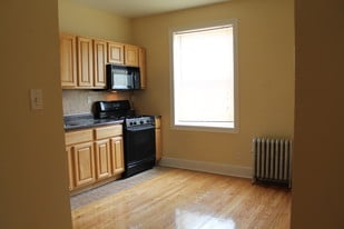Building Photo - 45-47 Newkirk St