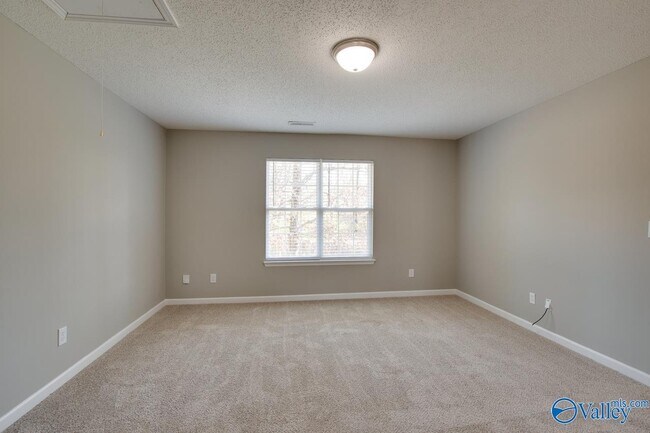 Building Photo - 105 Vandenberg Ln