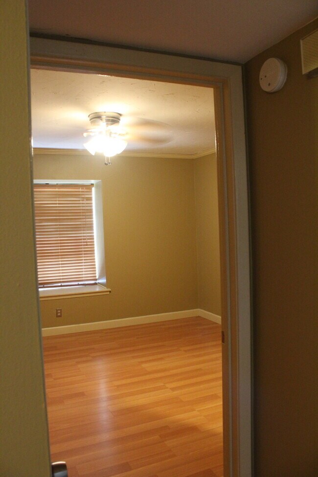 Building Photo - *COMING SOON* Upstairs Condo with Premium Amenities & Hardwood Floors!